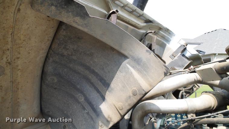 image for item L3131 1995 International 4900 vacuum truck