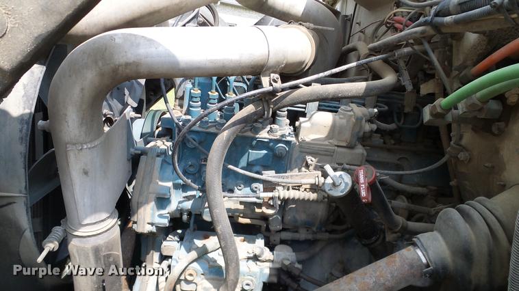 image for item L3131 1995 International 4900 vacuum truck