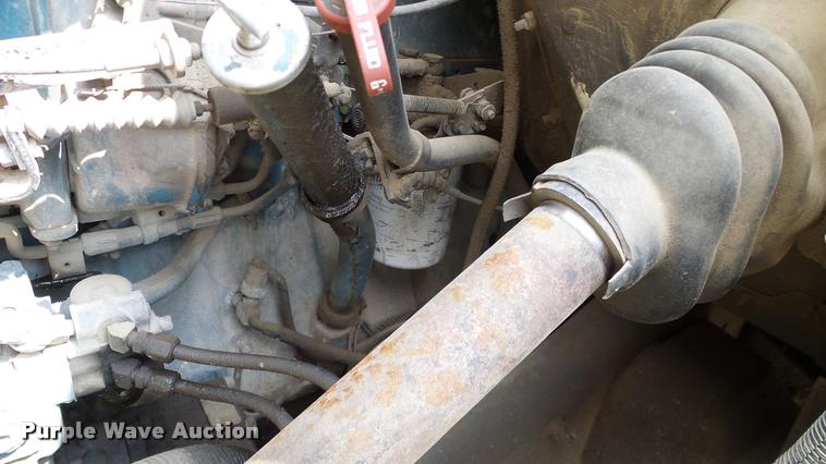 image for item L3131 1995 International 4900 vacuum truck
