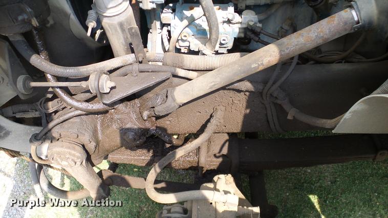 image for item L3131 1995 International 4900 vacuum truck