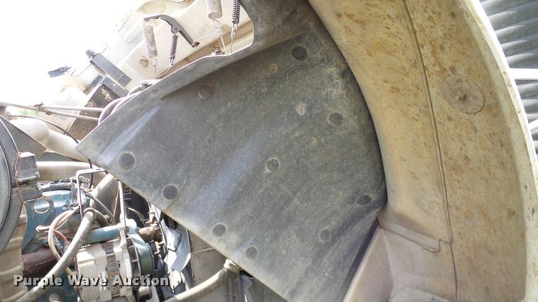 image for item L3131 1995 International 4900 vacuum truck