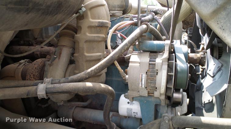 image for item L3131 1995 International 4900 vacuum truck