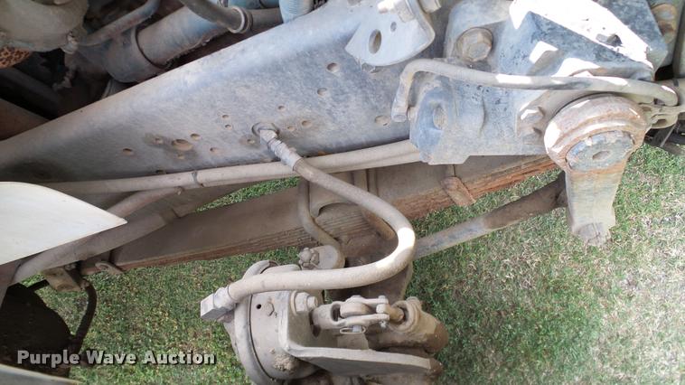 image for item L3131 1995 International 4900 vacuum truck