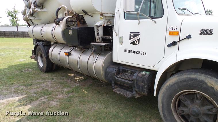 image for item L3131 1995 International 4900 vacuum truck