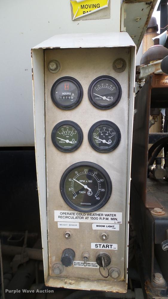 image for item L3131 1995 International 4900 vacuum truck