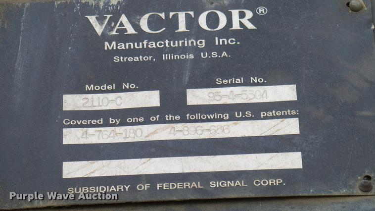 image for item L3131 1995 International 4900 vacuum truck