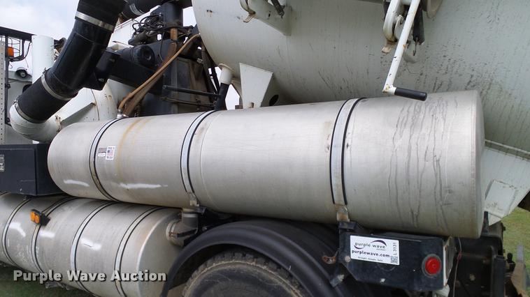 image for item L3131 1995 International 4900 vacuum truck