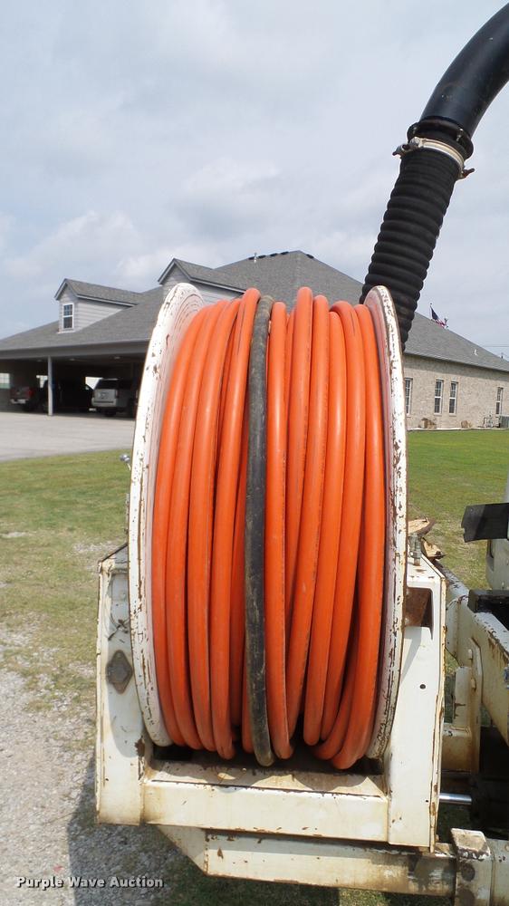 image for item L3131 1995 International 4900 vacuum truck