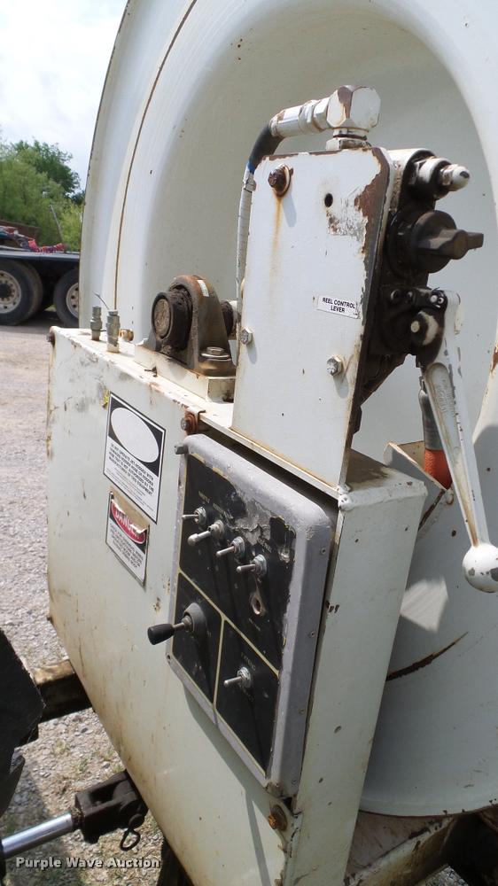 image for item L3131 1995 International 4900 vacuum truck