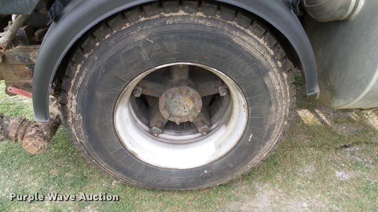 image for item L3131 1995 International 4900 vacuum truck