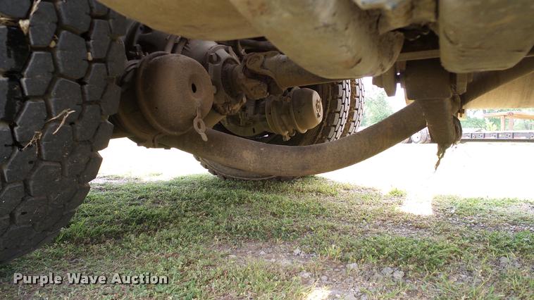 image for item L3131 1995 International 4900 vacuum truck