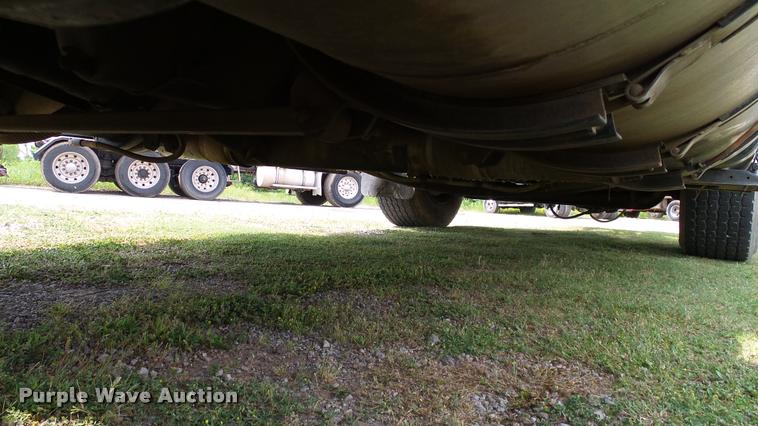 image for item L3131 1995 International 4900 vacuum truck