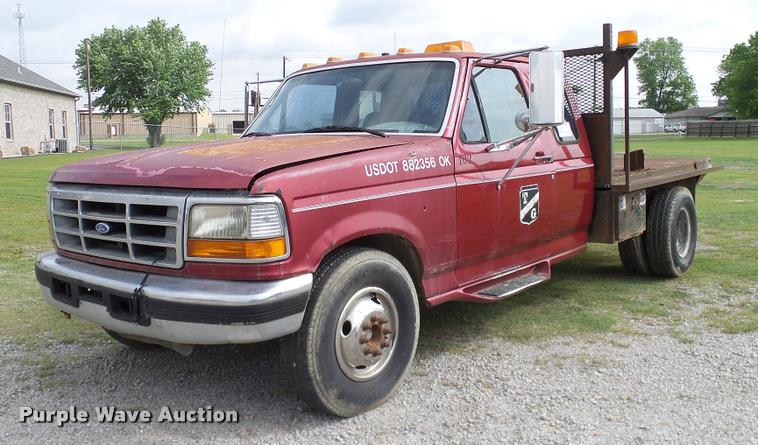 image for item L3134 1995 Ford F350 SuperCab flatbed pickup truck