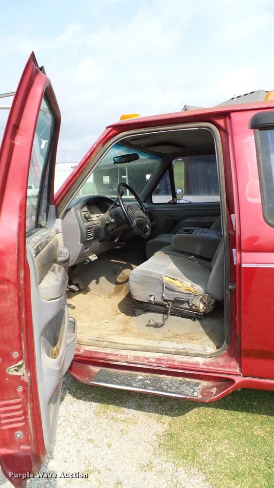 image for item L3134 1995 Ford F350 SuperCab flatbed pickup truck