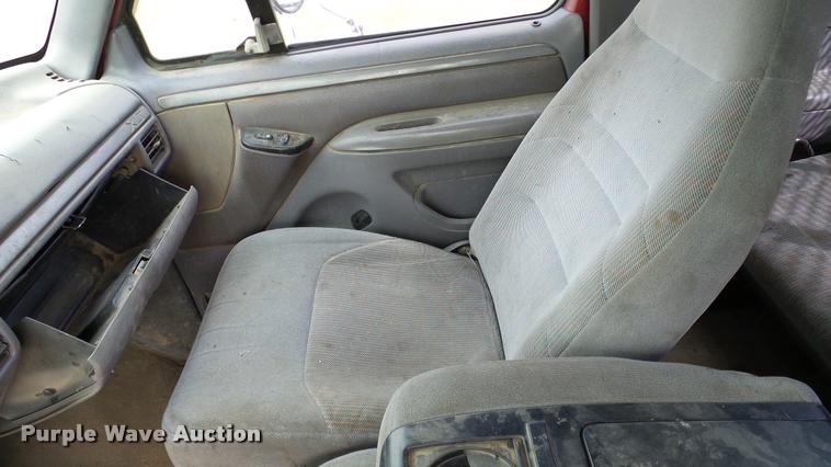 image for item L3134 1995 Ford F350 SuperCab flatbed pickup truck