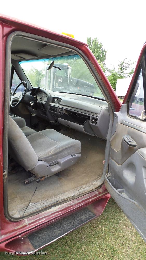 image for item L3134 1995 Ford F350 SuperCab flatbed pickup truck