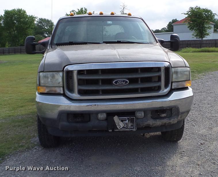 image for item L3135 2002 Ford F350 Super Duty Crew Cab pickup truck cab and chassis