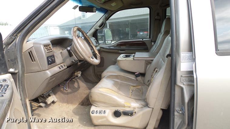 image for item L3135 2002 Ford F350 Super Duty Crew Cab pickup truck cab and chassis