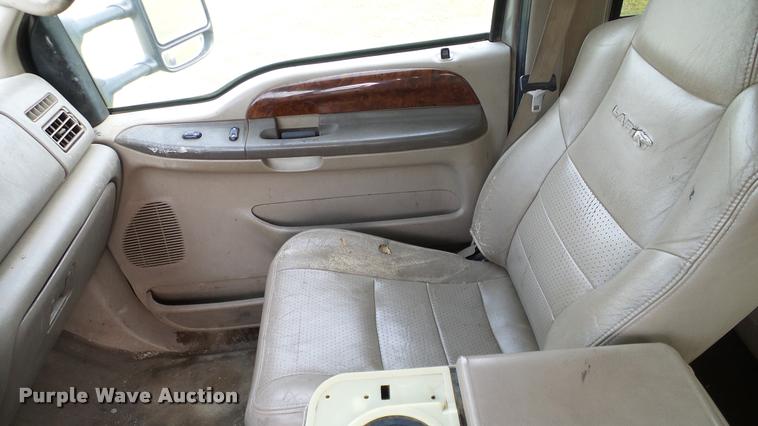 image for item L3135 2002 Ford F350 Super Duty Crew Cab pickup truck cab and chassis