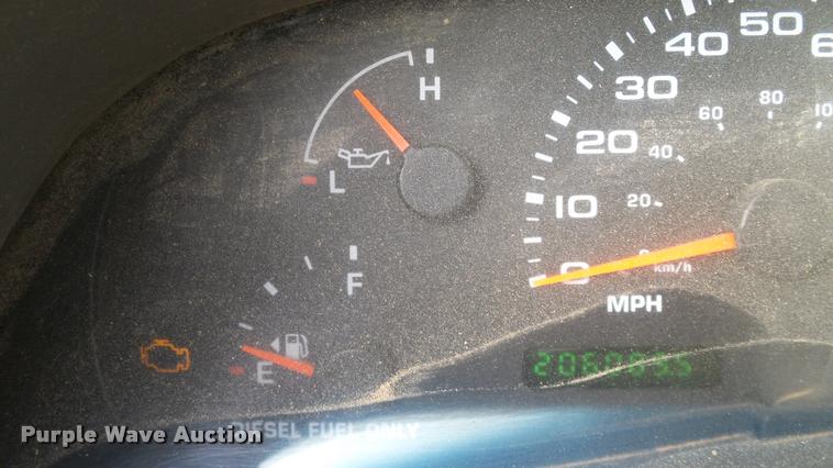 image for item L3135 2002 Ford F350 Super Duty Crew Cab pickup truck cab and chassis