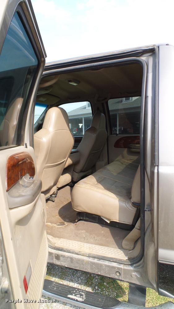 image for item L3135 2002 Ford F350 Super Duty Crew Cab pickup truck cab and chassis