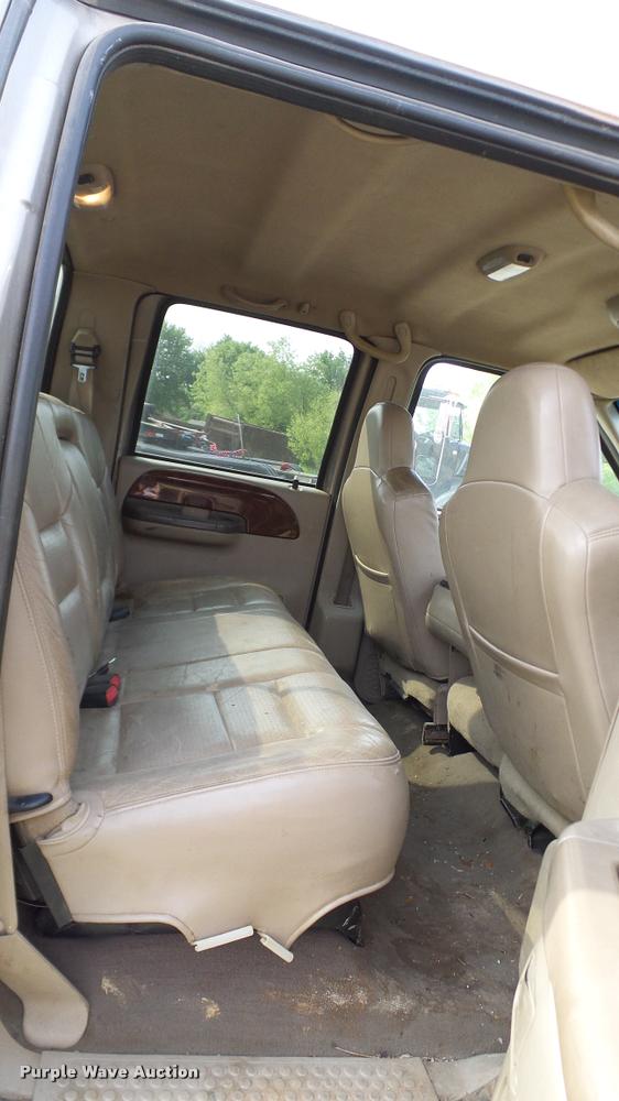 image for item L3135 2002 Ford F350 Super Duty Crew Cab pickup truck cab and chassis