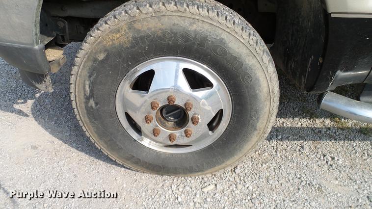 image for item L3135 2002 Ford F350 Super Duty Crew Cab pickup truck cab and chassis