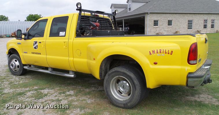 image for item L3137 2006 Ford F350 Super Duty Crew Cab pickup truck