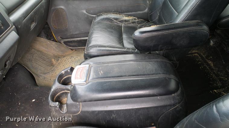 image for item L3137 2006 Ford F350 Super Duty Crew Cab pickup truck