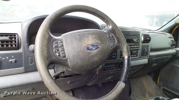 image for item L3137 2006 Ford F350 Super Duty Crew Cab pickup truck