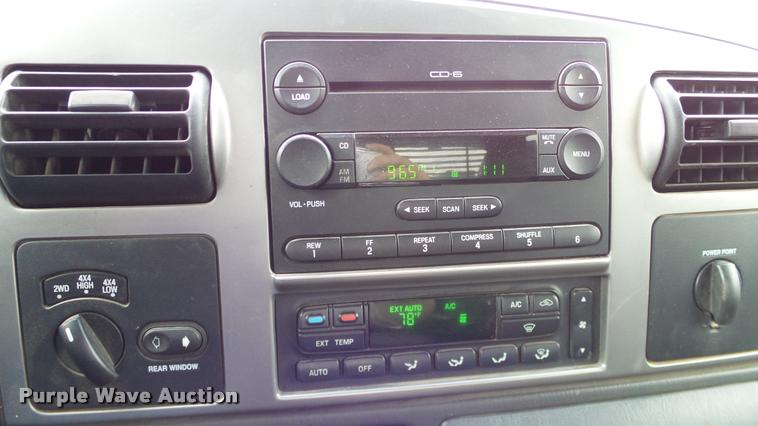 image for item L3137 2006 Ford F350 Super Duty Crew Cab pickup truck