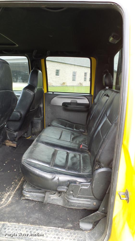 image for item L3137 2006 Ford F350 Super Duty Crew Cab pickup truck