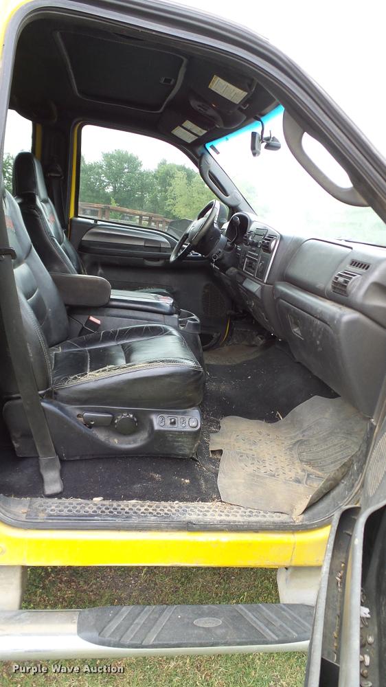 image for item L3137 2006 Ford F350 Super Duty Crew Cab pickup truck
