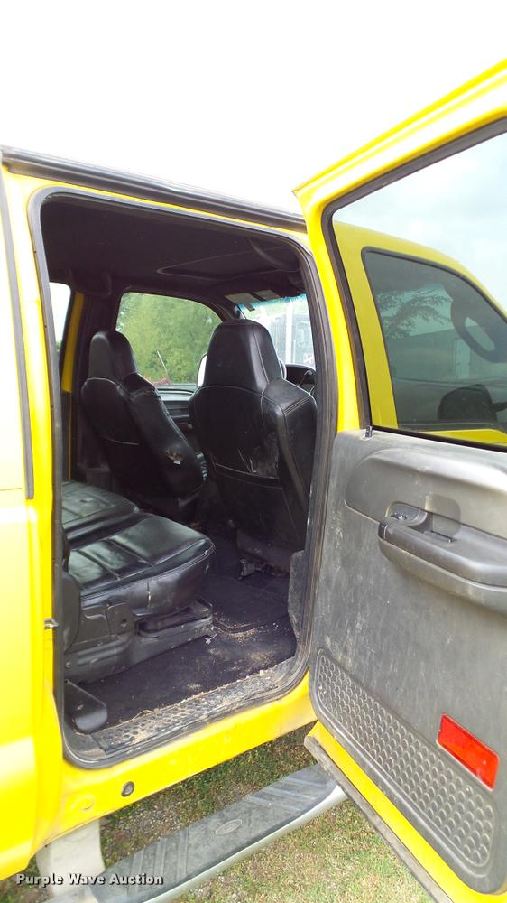 image for item L3137 2006 Ford F350 Super Duty Crew Cab pickup truck