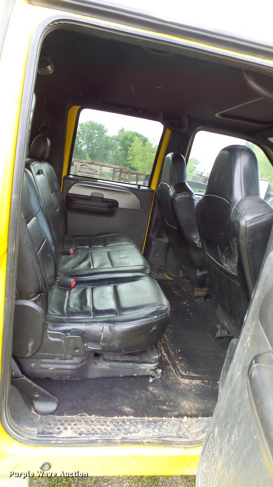 image for item L3137 2006 Ford F350 Super Duty Crew Cab pickup truck