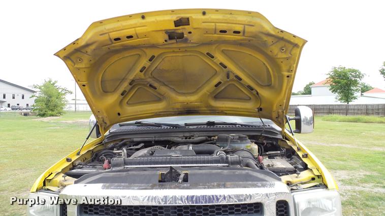 image for item L3137 2006 Ford F350 Super Duty Crew Cab pickup truck