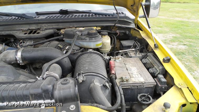 image for item L3137 2006 Ford F350 Super Duty Crew Cab pickup truck