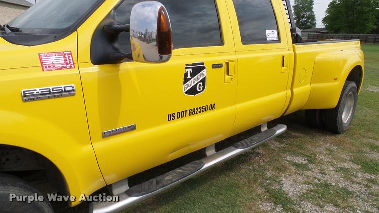 image for item L3137 2006 Ford F350 Super Duty Crew Cab pickup truck