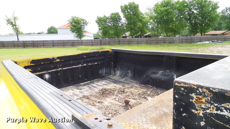 image for item L3137 2006 Ford F350 Super Duty Crew Cab pickup truck