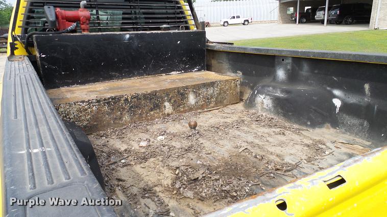 image for item L3137 2006 Ford F350 Super Duty Crew Cab pickup truck