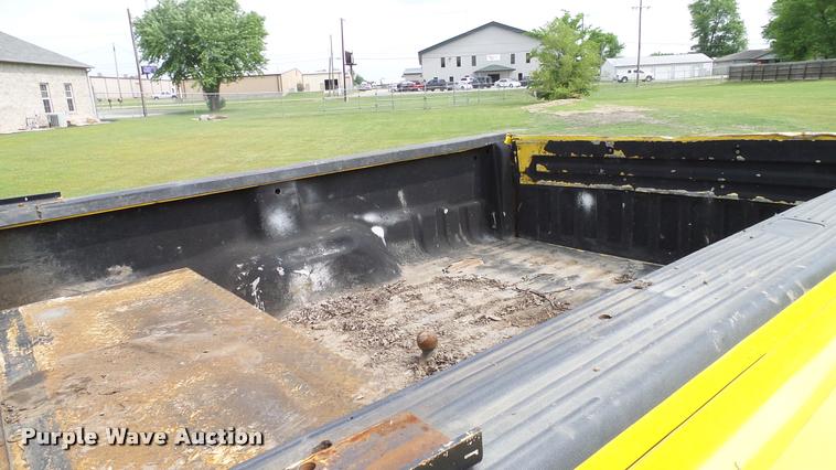 image for item L3137 2006 Ford F350 Super Duty Crew Cab pickup truck