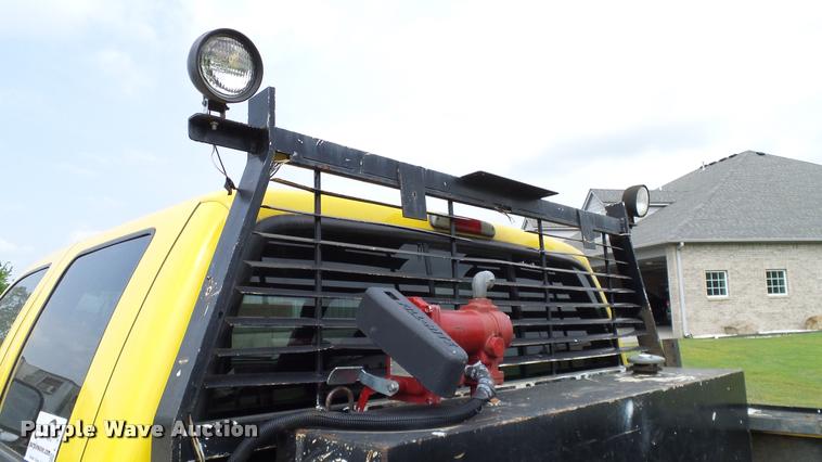 image for item L3137 2006 Ford F350 Super Duty Crew Cab pickup truck