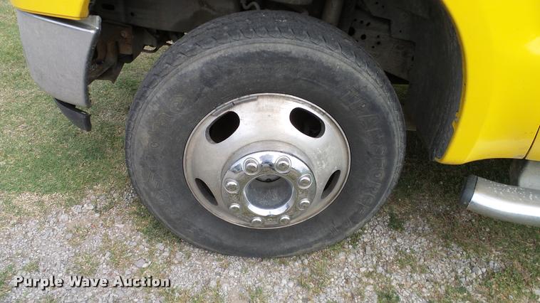 image for item L3137 2006 Ford F350 Super Duty Crew Cab pickup truck