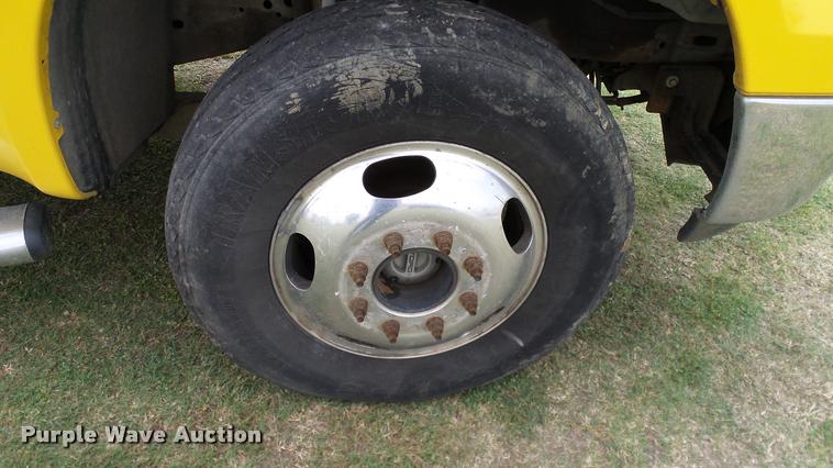 image for item L3137 2006 Ford F350 Super Duty Crew Cab pickup truck