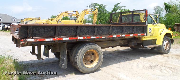 image for item L3146 1998 Ford F700 dump flatbed truck