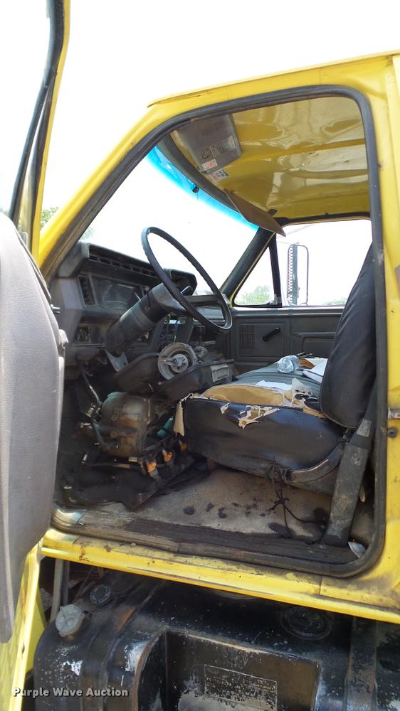 image for item L3146 1998 Ford F700 dump flatbed truck