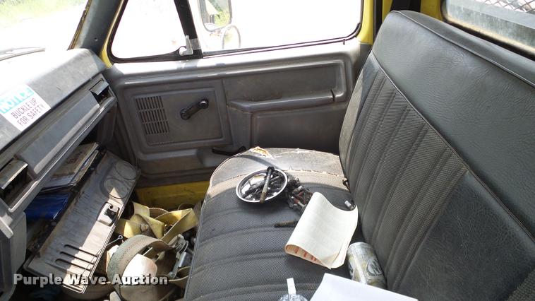 image for item L3146 1998 Ford F700 dump flatbed truck