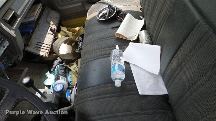 image for item L3146 1998 Ford F700 dump flatbed truck