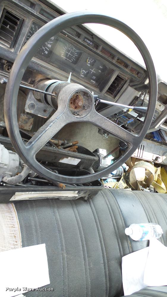 image for item L3146 1998 Ford F700 dump flatbed truck