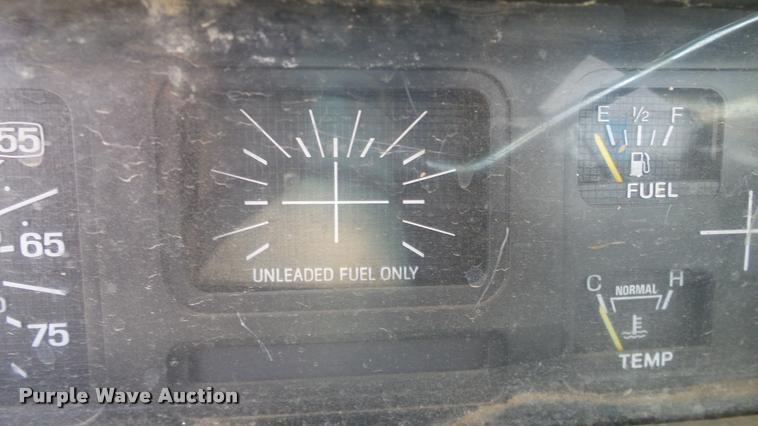 image for item L3146 1998 Ford F700 dump flatbed truck